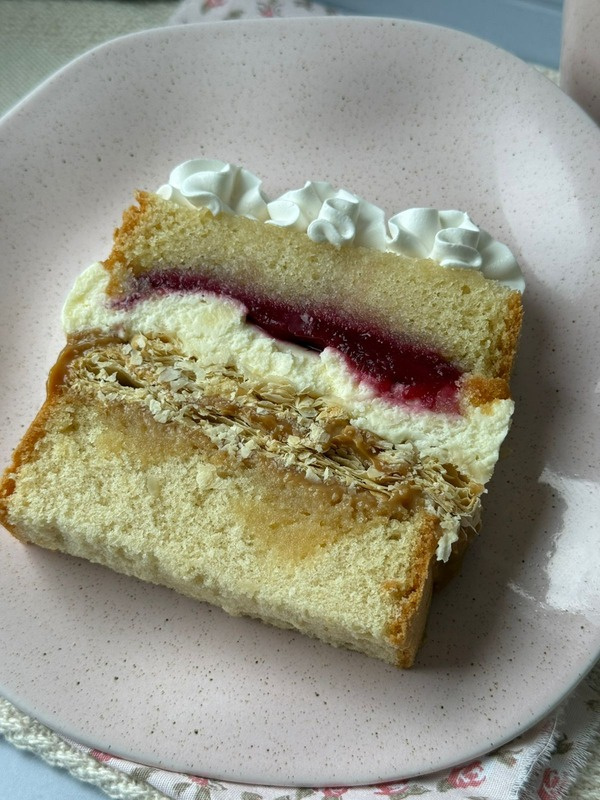 Fatia Ametista da Manu Rosa Bakery