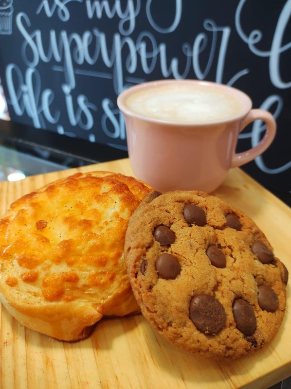 Seleção de cookie e roll da Manu Rosa Bakery