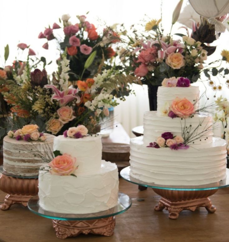 Bolos de casamento decorados com flores